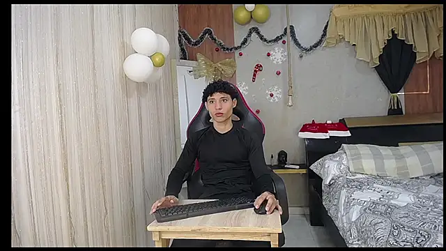 Snapshot of the_nugge chatting on 12-19-25, 01:35 the nugge online show from 12-19-25, 01:35