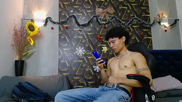 Snapshot of the_nugge chatting on 01-12-26, 01:40 the nugge online show from 01-12-26, 01:40