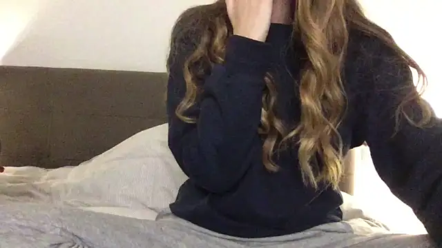 Snapshot of Martimartinaxx chatting on 02-15-26, 09:58 Martimartinaxx online show from 02-15-26, 09:58