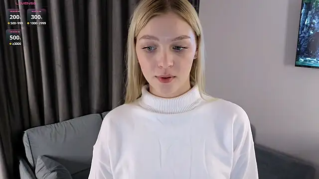 Snapshot of DebraVaughn chatting on 12-18-25, 01:04 DebraVaughn online show from 12-18-25, 01:04