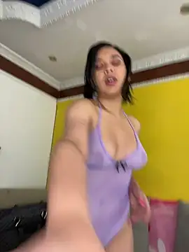 Snapshot of Esmerald_1111 chatting on 02-27-26, 12:49 Esmerald 1111 online show from 02-27-26, 12:49