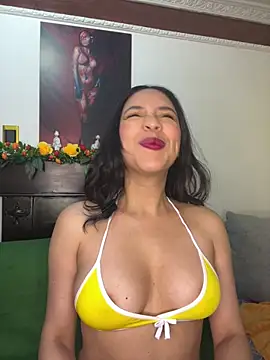 Snapshot of Esmerald_1111 chatting on 04-28-26, 11:14 Esmerald 1111 online show from 04-28-26, 11:14