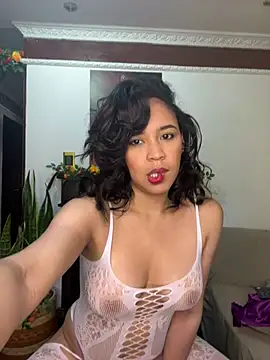 Snapshot of Esmerald_1111 chatting on 02-18-26, 10:12 Esmerald 1111 online show from 02-18-26, 10:12