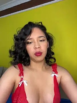 Snapshot of Esmerald_1111 chatting on 02-13-26, 10:04 Esmerald 1111 online show from 02-13-26, 10:04