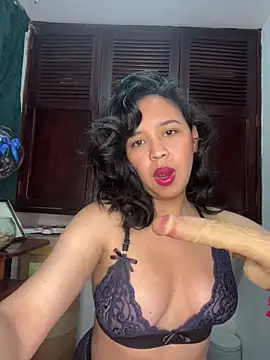 Snapshot of Esmerald_1111 chatting on 02-17-26, 08:44 Esmerald 1111 online show from 02-17-26, 08:44