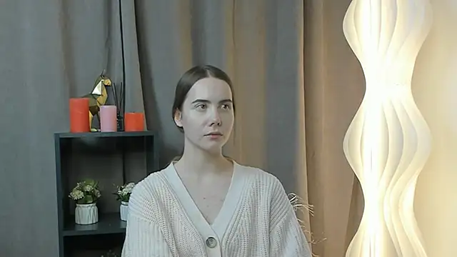 Snapshot of MoonBenne chatting on 11-18-25, 08:28 MoonBenne online show from 11-18-25, 08:28