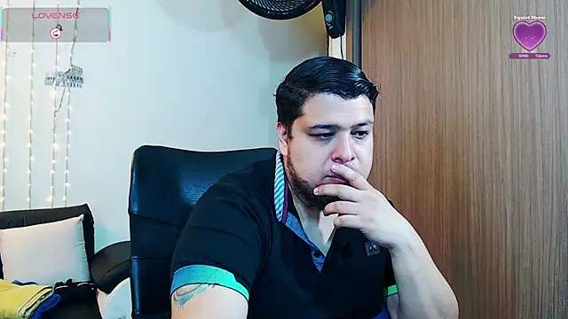 Snapshot of danna_thiago1 chatting on 11-22-25, 01:10 danna thiago1 online show from 11-22-25, 01:10