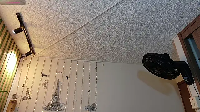 Snapshot of danna_thiago1 chatting on 12-17-25, 11:48 danna thiago1 online show from 12-17-25, 11:48