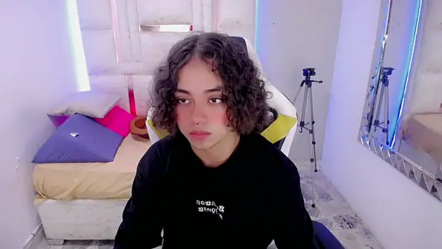 Snapshot of Stein_2 chatting on 11-18-25, 09:07 Stein 2 online show from 11-18-25, 09:07