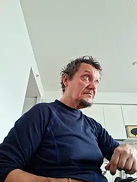 Snapshot of Dantekp chatting on 11-23-25, 11:42 Dantekp online show from 11-23-25, 11:42