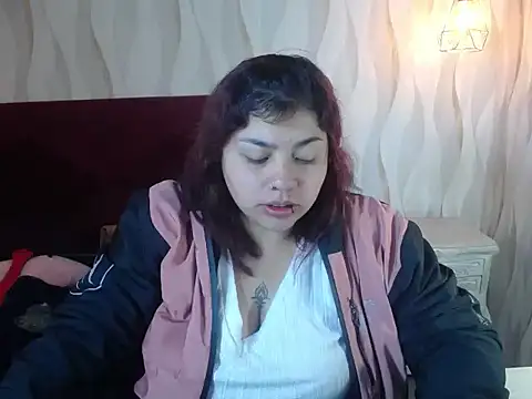 danna garza online show from 12-01-25, 04:24