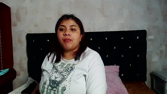 danna garza online show from 11-22-25, 05:06