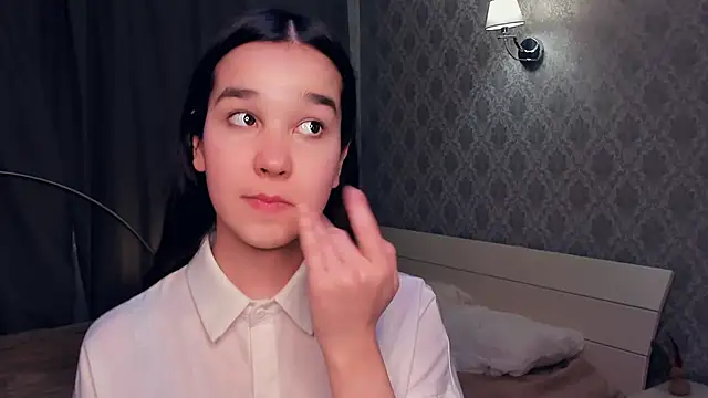 MeliaMelchiori online show from 12-18-25, 09:18