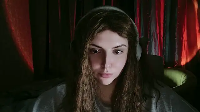 Snapshot of DaraSecret chatting on 11-18-25, 01:10 DaraSecret online show from 11-18-25, 01:10