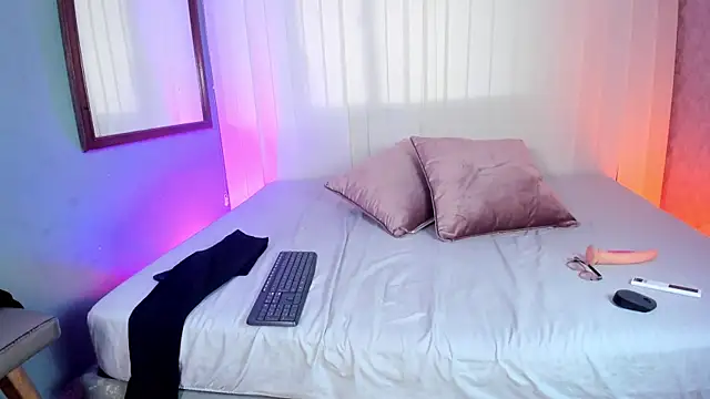 Snapshot of luna_velvett_ chatting on 01-05-26, 05:27 luna velvett online show from 01-05-26, 05:27