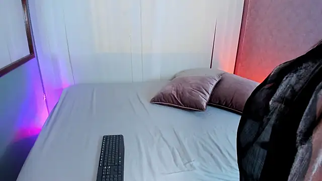 Snapshot of luna_velvett_ chatting on 12-18-25, 11:25 luna velvett online show from 12-18-25, 11:25