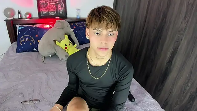 Snapshot of Jin_kougasaki chatting on 11-18-25, 02:38 Jin kougasaki online show from 11-18-25, 02:38