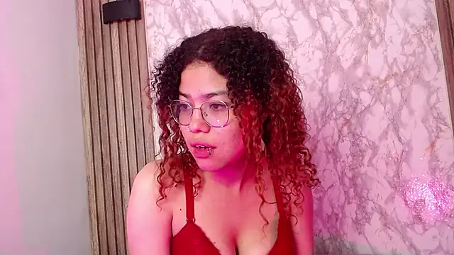 Snapshot of Annie_Chers chatting on 11-18-25, 04:16 Annie Chers online show from 11-18-25, 04:16