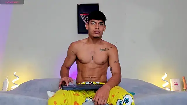 Snapshot of blorelopez chatting on 04-05-26, 01:29 blorelopez online show from 04-05-26, 01:29
