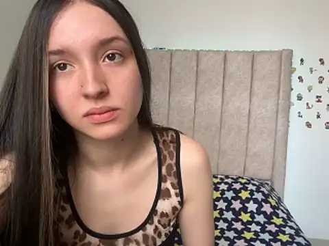 Glowsiren online show from 11-19-25, 02:28