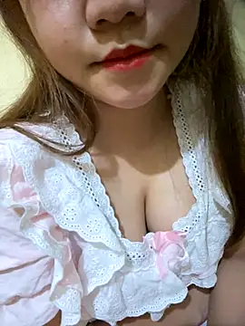 Snapshot of Sunset-yll chatting on 12-15-25, 02:12 Sunset-yll online show from 12-15-25, 02:12