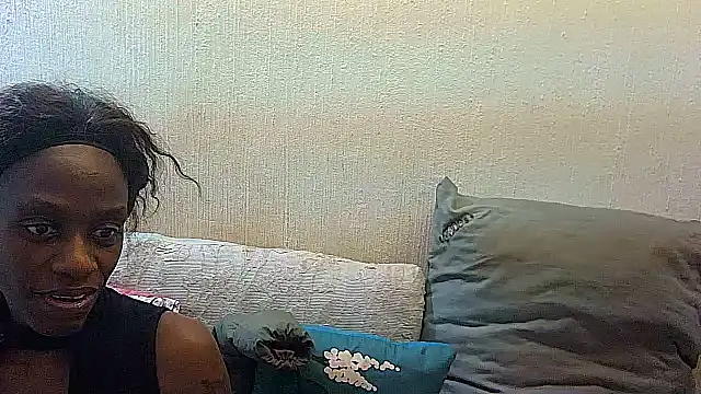 BrunetteNaomi8 online show from 07-17-26, 12:57