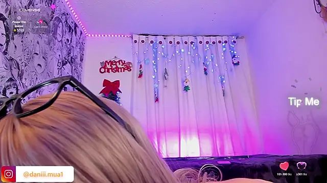 Snapshot of daniii_mua chatting on 11-23-25, 12:20 daniii mua online show from 11-23-25, 12:20