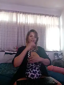 Snapshot of LaReineCleo chatting on 05-20-26, 10:56 LaReineCleo online show from 05-20-26, 10:56