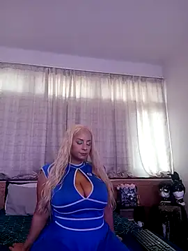 Snapshot of LaReineCleo chatting on 05-12-26, 10:10 LaReineCleo online show from 05-12-26, 10:10