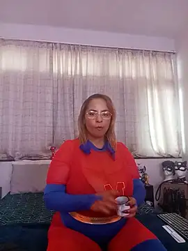 Snapshot of LaReineCleo chatting on 05-21-26, 10:45 LaReineCleo online show from 05-21-26, 10:45
