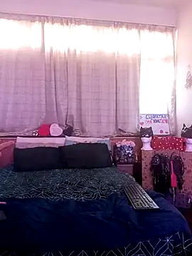 Snapshot of LaReineCleo chatting on 02-11-26, 12:05 LaReineCleo online show from 02-11-26, 12:05