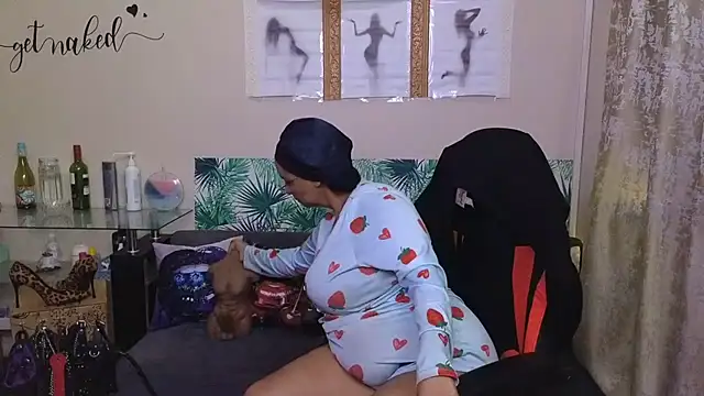 LaReineCleo online show from 06-19-26, 10:54