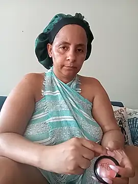 Snapshot of LaReineCleo chatting on 02-19-26, 07:27 LaReineCleo online show from 02-19-26, 07:27