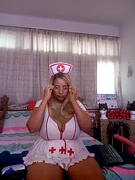 Snapshot of LaReineCleo chatting on 02-03-26, 11:26 LaReineCleo online show from 02-03-26, 11:26