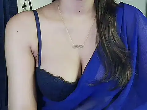 Snapshot of SongBird_01 chatting on 07-18-26, 05:43 SongBird 01 online show from 07-18-26, 05:43
