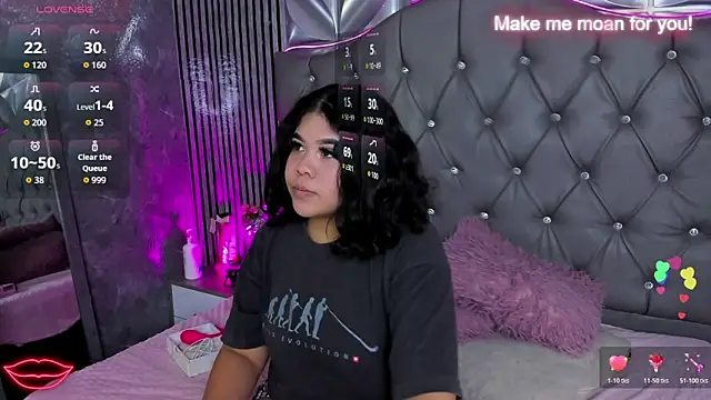 Snapshot of Amanda_Mooree chatting on 05-17-26, 03:39 Amanda Mooree online show from 05-17-26, 03:39