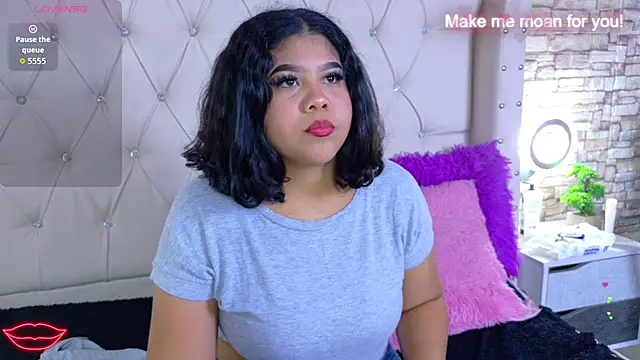 Amanda Mooree online show from 04-18-26, 04:04