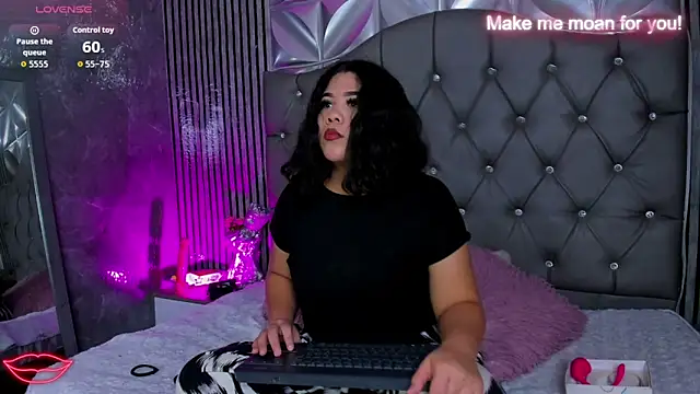 Snapshot of Amanda_Mooree chatting on 05-29-26, 04:07 Amanda Mooree online show from 05-29-26, 04:07