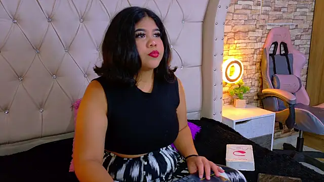 Snapshot of Amanda_Mooree chatting on 04-23-26, 03:57 Amanda Mooree online show from 04-23-26, 03:57