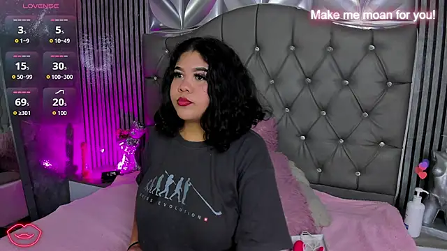 Snapshot of Amanda_Mooree chatting on 05-20-26, 03:58 Amanda Mooree online show from 05-20-26, 03:58