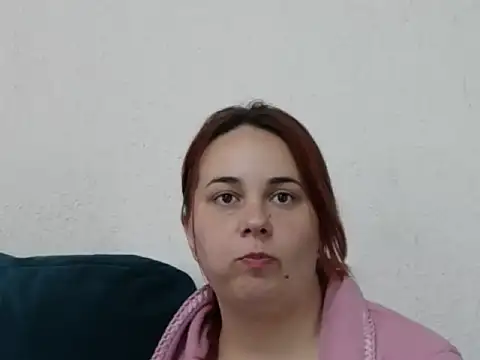 Snapshot of EmilyJenner chatting on 05-17-26, 08:03 EmilyJenner online show from 05-17-26, 08:03