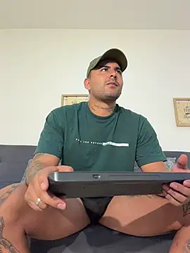 Snapshot of david10kc chatting on 02-10-26, 03:11 david10kc online show from 02-10-26, 03:11