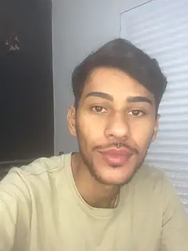 Snapshot of Gustavomerlin2027 chatting on 11-18-25, 03:37 Gustavomerlin2027 online show from 11-18-25, 03:37