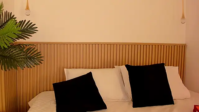 Snapshot of Samantha_Sra_ chatting on 05-15-26, 11:36 Samantha Sra online show from 05-15-26, 11:36