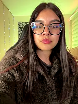 Marianaa   online show from 11-18-25, 06:33