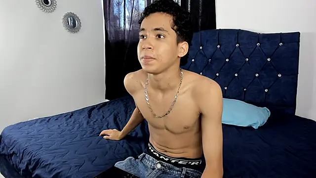 Snapshot of EithanMoon chatting on 11-19-25, 02:50 EithanMoon online show from 11-19-25, 02:50