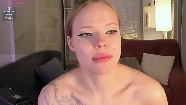 lucy loy online show from 02-02-26, 01:59