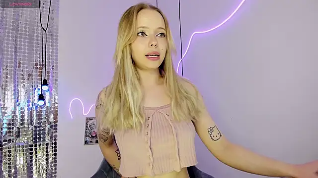 lucy loy online show from 11-20-25, 01:56