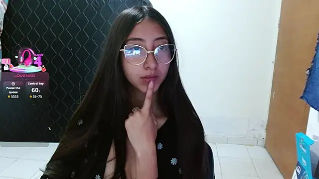 Snapshot of Nanylux chatting on 04-10-26, 04:14 Nanylux online show from 04-10-26, 04:14