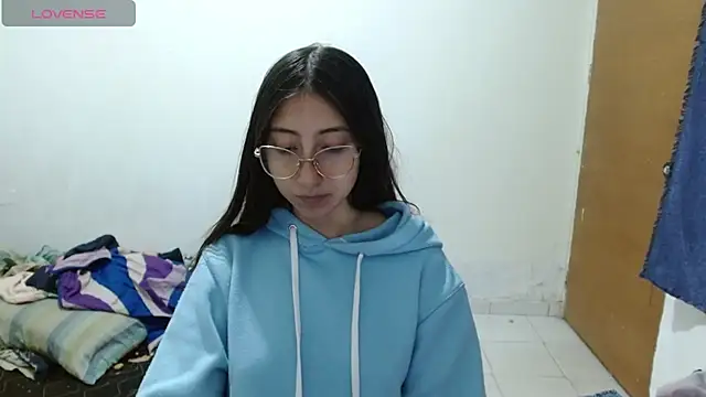 Snapshot of Nanylux chatting on 04-23-26, 04:08 Nanylux online show from 04-23-26, 04:08